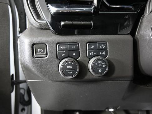 Used 2024 Chevrolet Silverado 1500 High Country w/ Technology Package AWD/4WD image 24