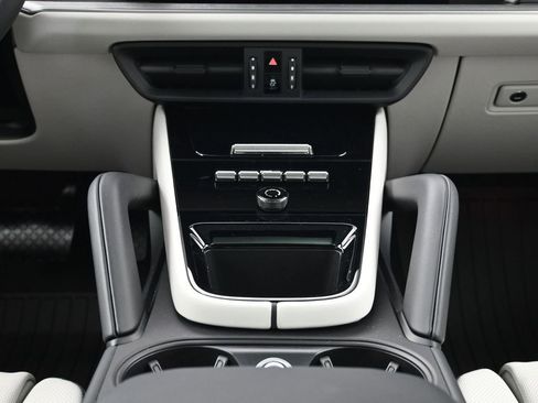 Used 2026 Porsche Cayenne AWD/4WD image 10