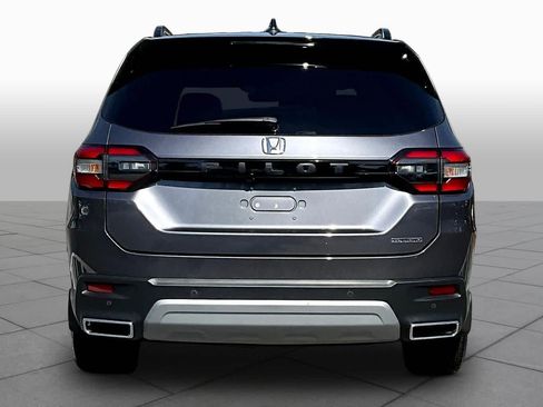 Certified 2025 Honda Pilot Touring image 5
