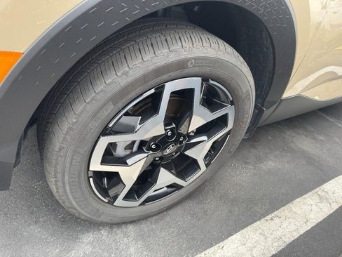 Certified 2023 Hyundai Santa Cruz Limited image 4