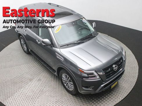 Used 2023 Nissan Armada SL w/ Captain's Chairs Package image 3