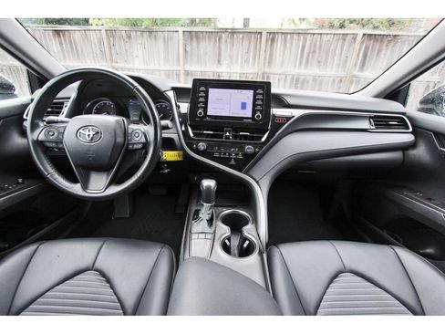 Used 2023 Toyota Camry SE FWD image 11