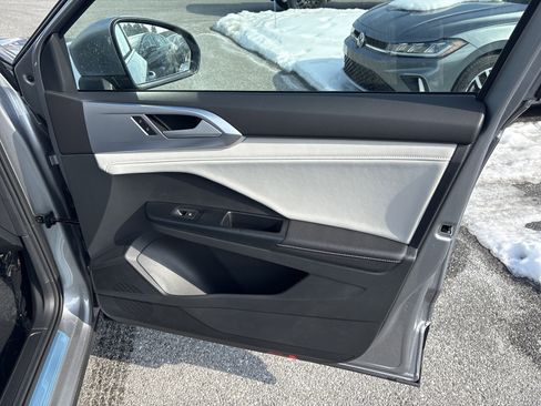 New 2026 Volkswagen Taos SE image 16