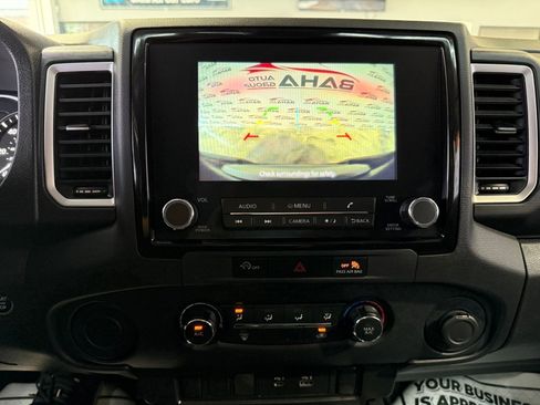 Used 2024 Nissan Frontier SV image 18