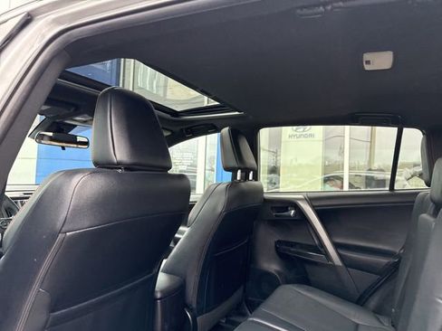 Used 2017 Toyota RAV4 SE image 53