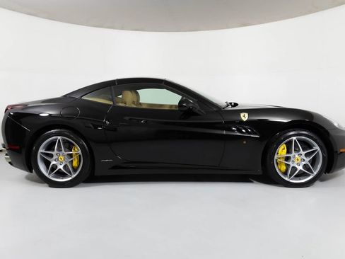 Used 2011 Ferrari California image 18