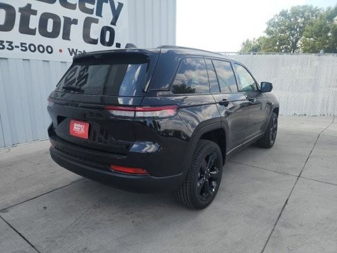 New 2025 Jeep Grand Cherokee Limited w/ Luxury Tech Group II image 18