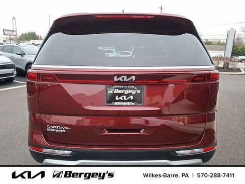 Certified 2023 Kia Carnival LX image 5