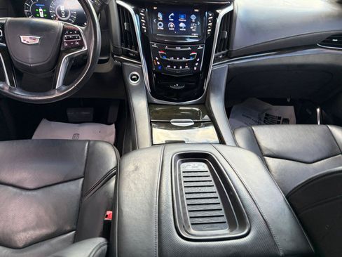 Used 2018 Cadillac Escalade ESV Platinum RWD image 10