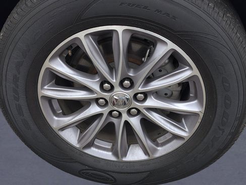 Used 2023 Buick Enclave Essence image 39