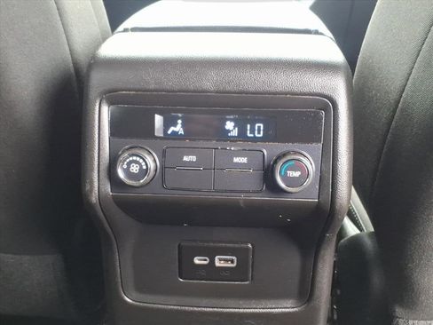 Used 2023 GMC Acadia SLE image 12