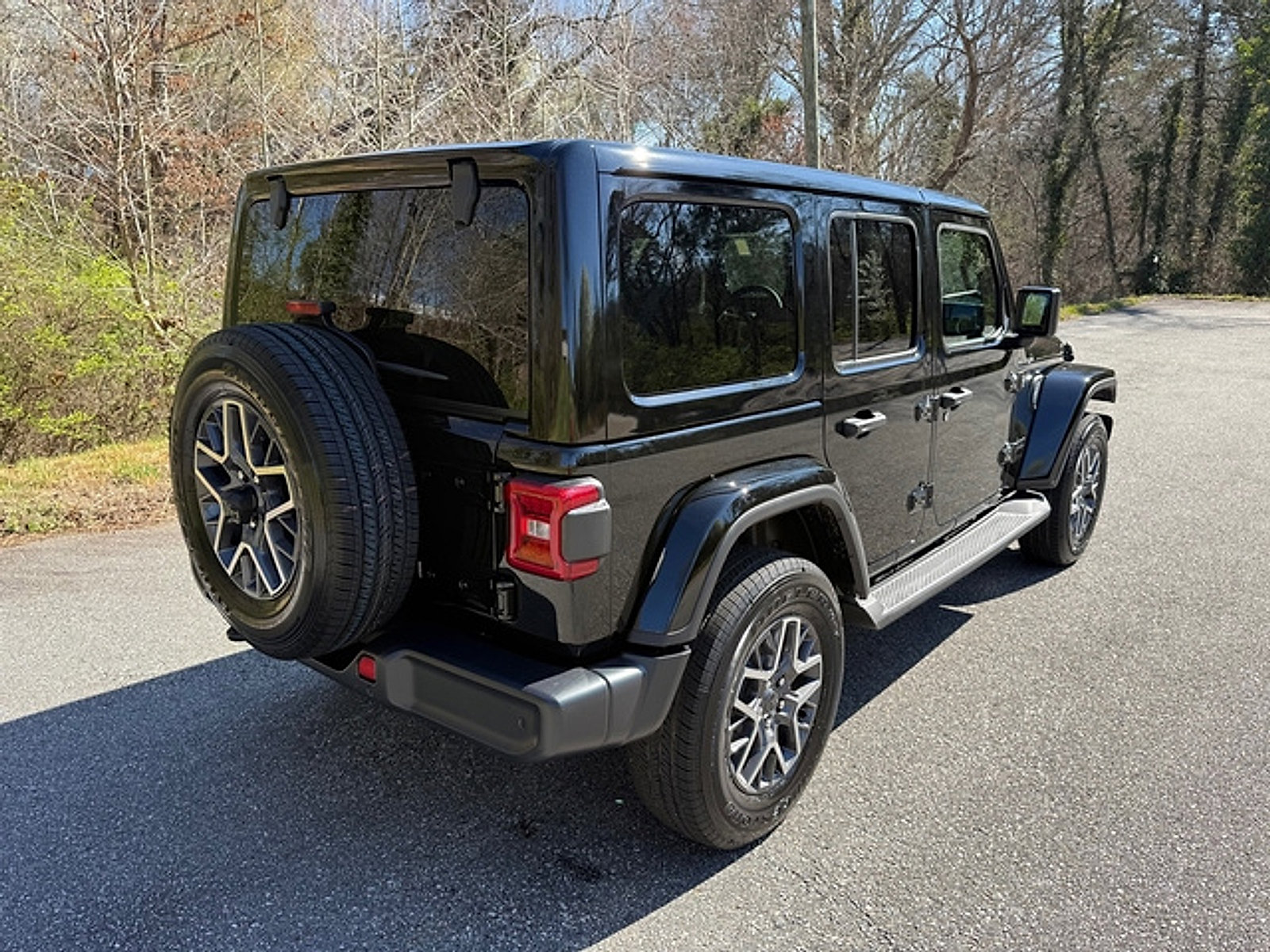 New 2026 Jeep Wrangler Unlimited Sahara AWD/4WD image 7