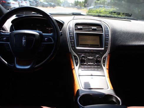 Used 2019 Lincoln Nautilus Reserve AWD/4WD image 21