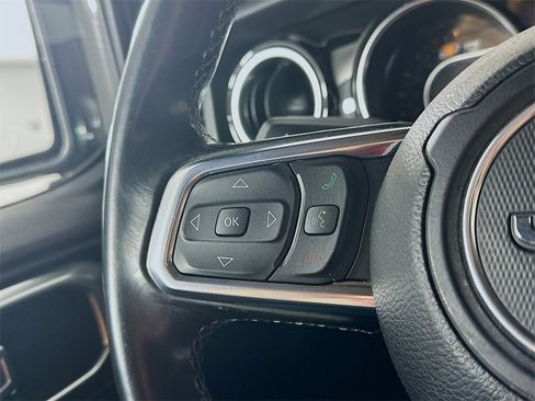 Used 2020 Jeep Wrangler Unlimited Sahara image 24