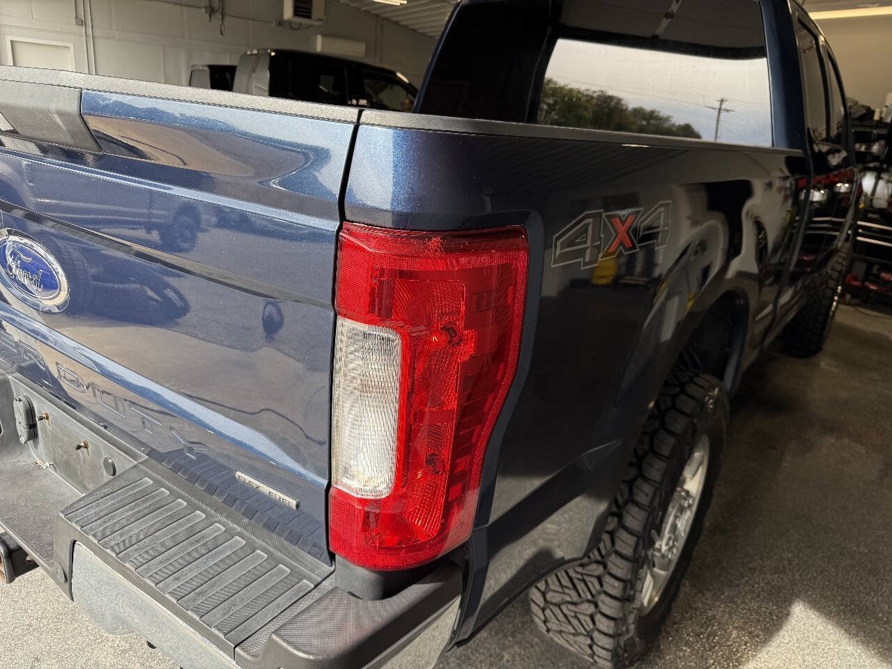 Used 2017 Ford F250 XLT w/ XLT Premium Package AWD/4WD image 9