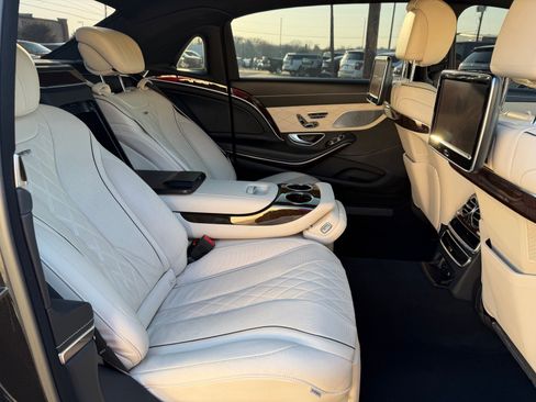 Used 2016 Mercedes-Benz Maybach S 600 image 25