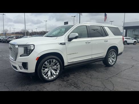 Used 2021 GMC Yukon Denali w/ Denali Premium Package image 4