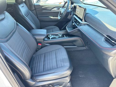 Used 2025 Ford Explorer ST-Line w/ Premium Package RWD image 13