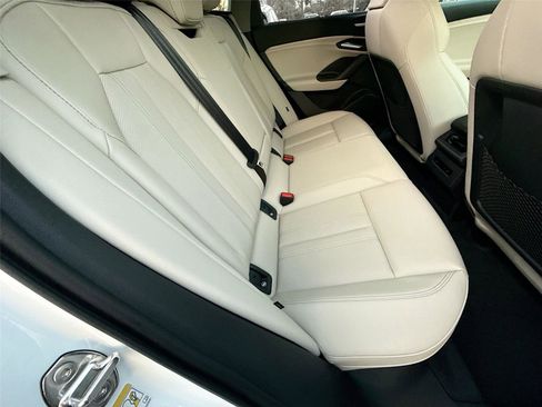 New 2025 Audi Q6 e-tron Premium Plus image 28