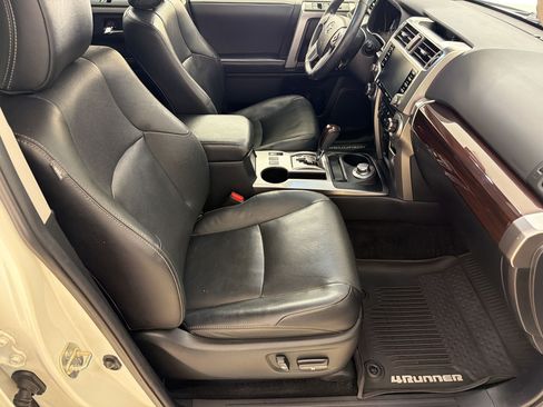 Used 2022 Toyota 4Runner Limited AWD/4WD image 30