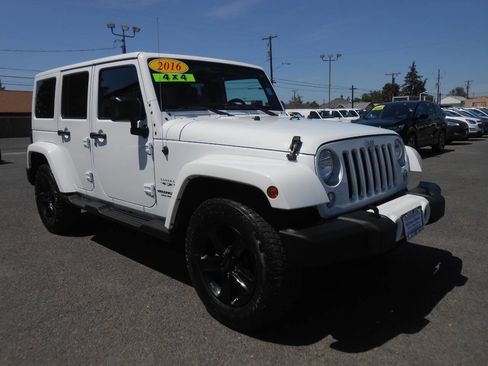 Used 2016 Jeep Wrangler Unlimited Sahara w/ Connectivity Group image 3