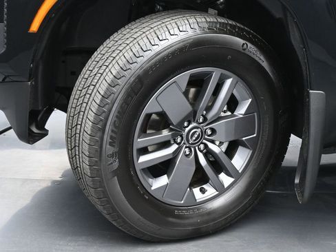 Used 2025 Nissan Frontier SV w/ SV Convenience Package RWD image 19