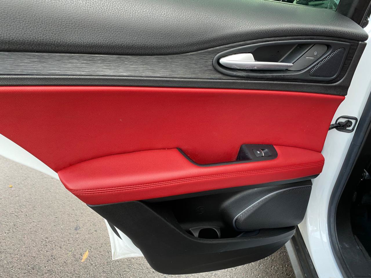 Used 2019 Alfa Romeo Stelvio w/ Nero Edizione RWD image 35
