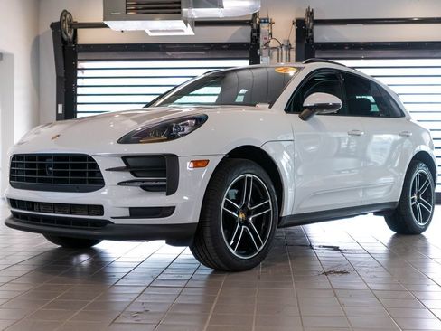 Certified 2020 Porsche Macan AWD/4WD image 1