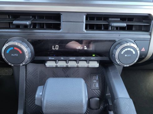 Used 2025 Toyota Tacoma TRD Off-Road image 20