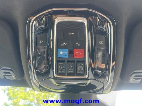 Used 2024 Jeep Grand Wagoneer L Series III AWD/4WD image 15