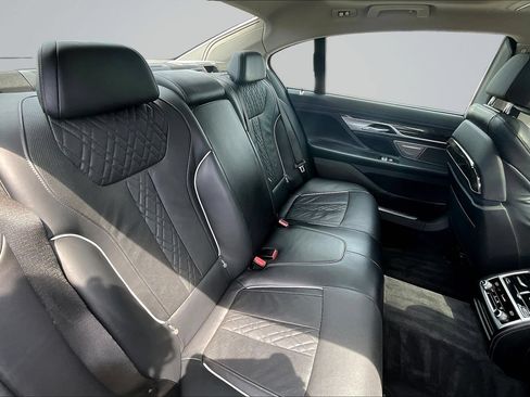 Used 2022 BMW 740i RWD image 22