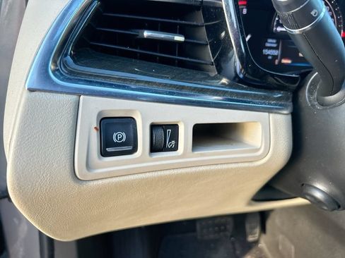 Used 2017 Cadillac XT5 FWD image 14