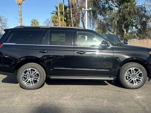 New 2026 Ford Expedition Active image 4