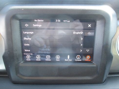 Used 2018 Jeep Wrangler Unlimited Sahara AWD/4WD image 25