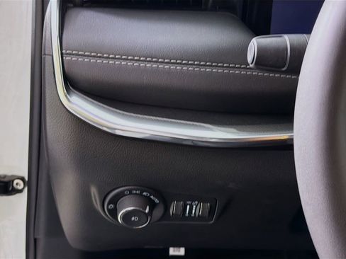 Used 2024 Jeep Compass Limited w/ Driver Assist Group I image 12