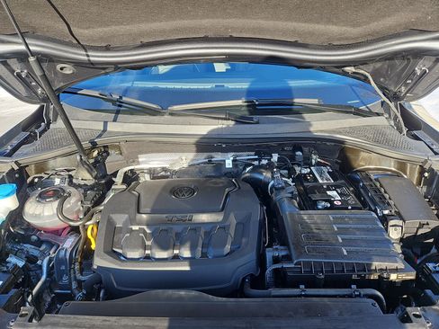 Certified 2022 Volkswagen Tiguan SEL R-Line image 38