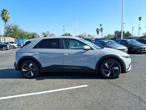New 2025 Hyundai Ioniq 5 SE image 6