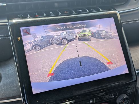 Used 2023 Jeep Grand Cherokee L Limited w/ Black Appearance Package image 20