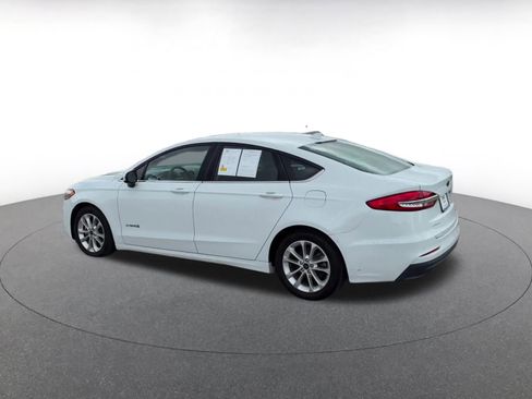 Used 2019 Ford Fusion SE FWD image 8