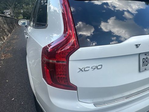 Used 2017 Volvo XC90 T6 Momentum w/ Vision Package image 18