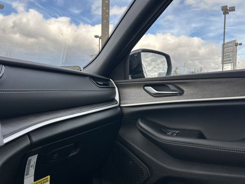 New 2026 Jeep Grand Cherokee Altitude image 24