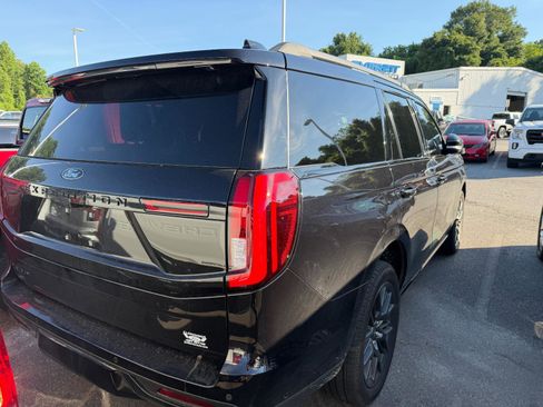 Used 2025 Ford Expedition Platinum w/ Stealth Performance Package AWD/4WD image 4
