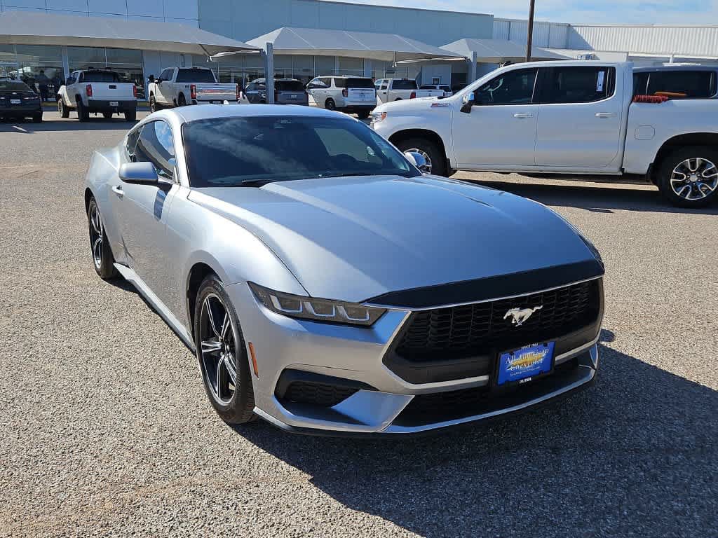 Used 2025 Ford Mustang Coupe RWD image 2