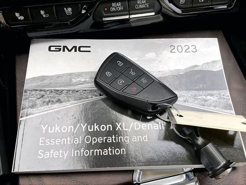 Used 2023 GMC Yukon Denali AWD/4WD image 15