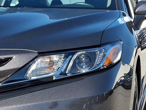 Used 2020 Toyota Camry SE image 10