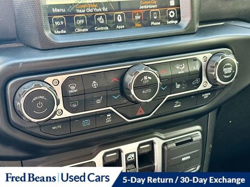 Used 2022 Jeep Wrangler Unlimited Sahara w/ Cold Weather Group AWD/4WD image 18
