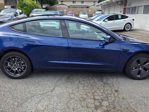 Used 2023 Tesla Model 3 Standard Range RWD image 4