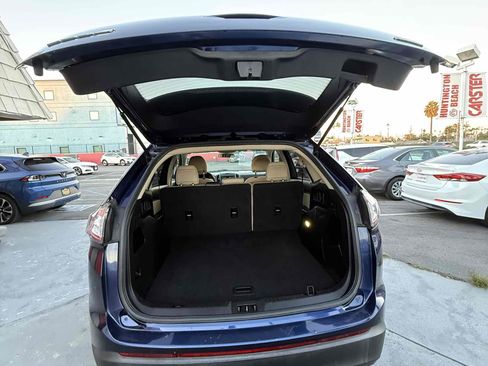 Used 2016 Ford Edge SE image 33