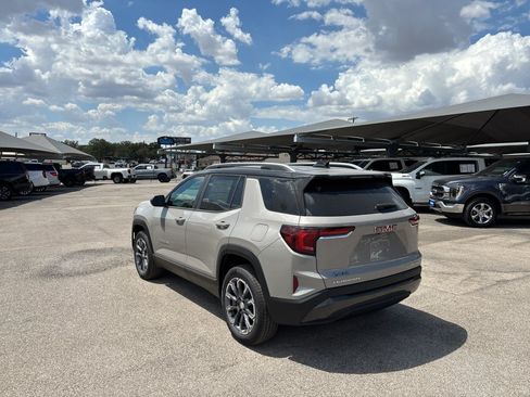 Used 2027 GMC Terrain Elevation w/ Elevation Premium Package FWD image 8