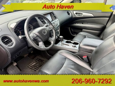Used 2017 Nissan Pathfinder SL image 9